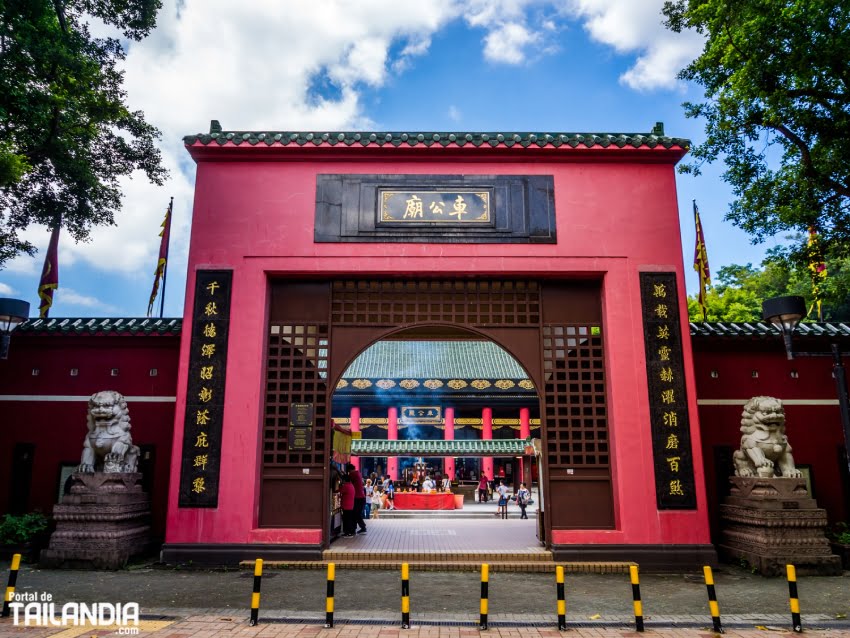 Entrada templo budista Che Kung de Sha Tin