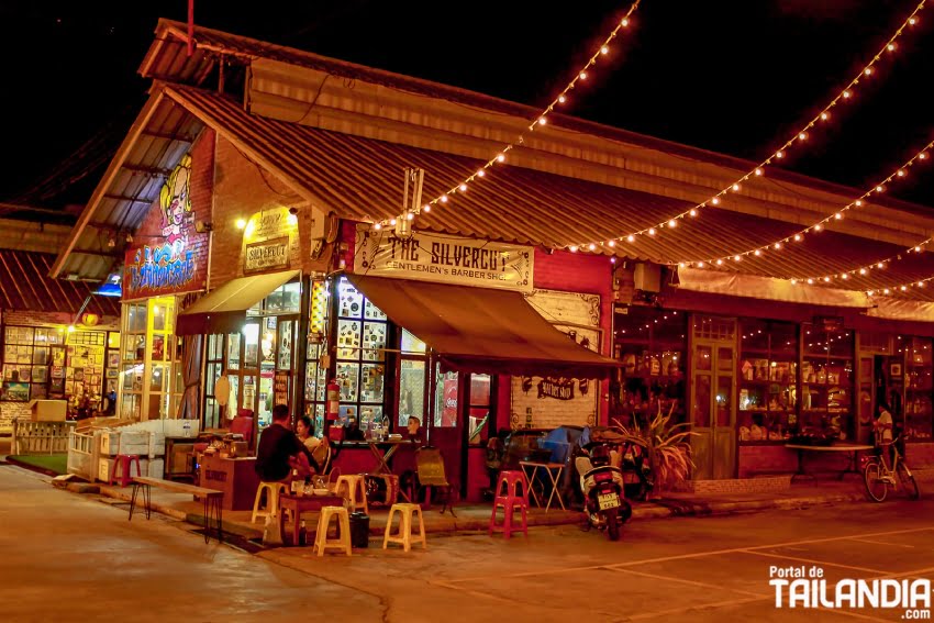 Explorando el Mercado tren nocturno de Bangkok