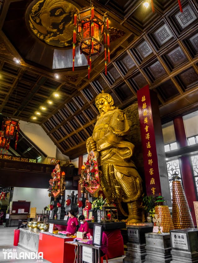 Interior templo Che Kung de Sha Tin