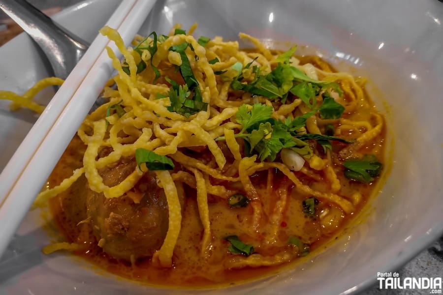 Khao Soi Khai, plato del norte de Tailandia
