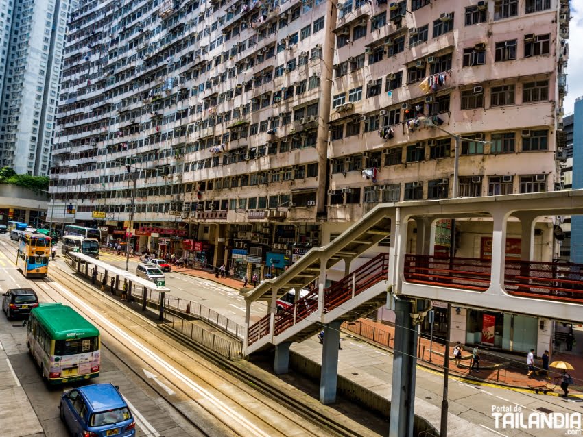 Monster Building en Hong Kong desde la calle