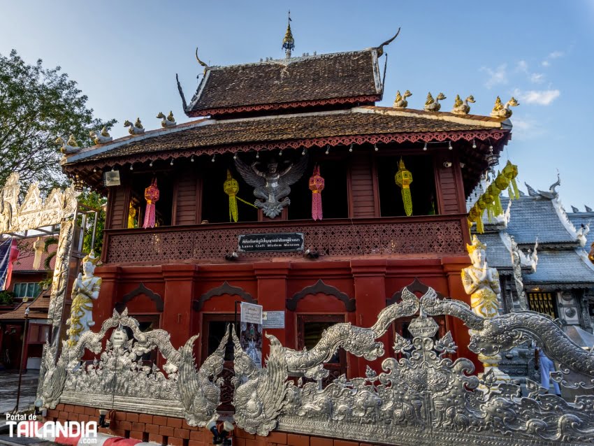 Recorriendo el templo de plata de Chiang Mai