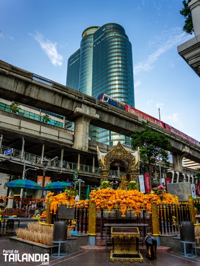 Santuario de Erawan rodedo de edificios