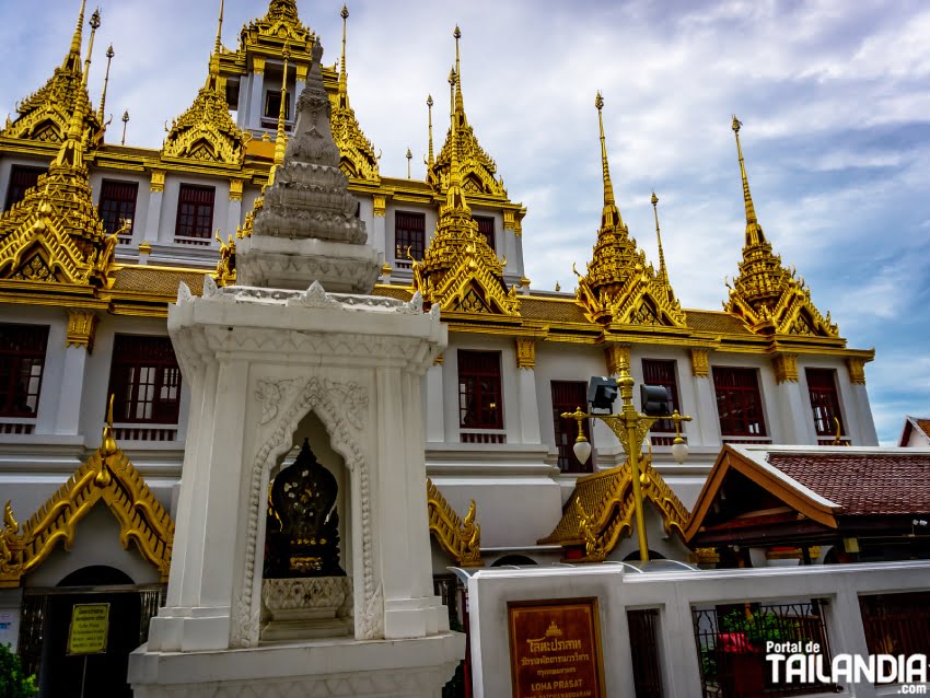 Visitando el Loha Phrasat de Bangkok