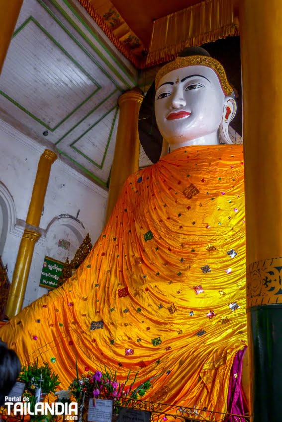 Buda en Pagoda Shwedagon