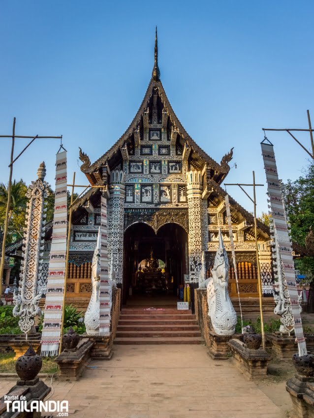 Entrada al templo principal de Wat Lok Moli