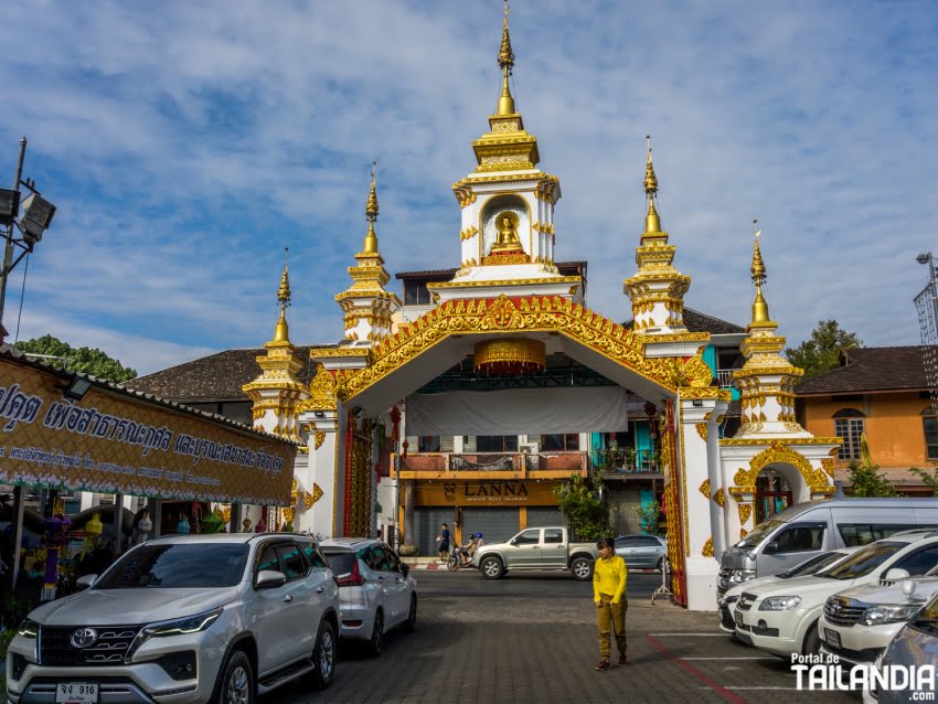 Entrando al Templo Wat Upakhut de Chiang Mai