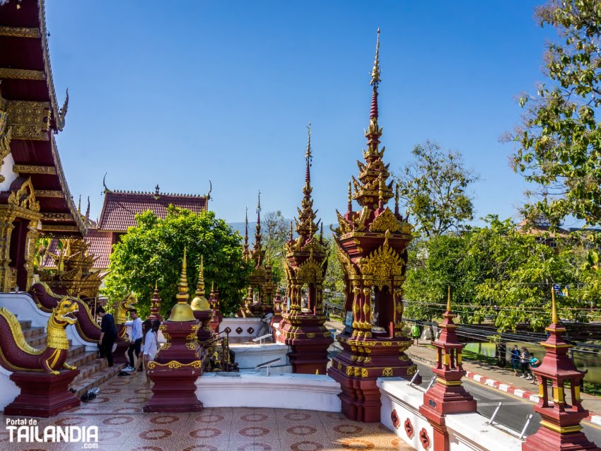 Escaleras al templo de Chiang Mai