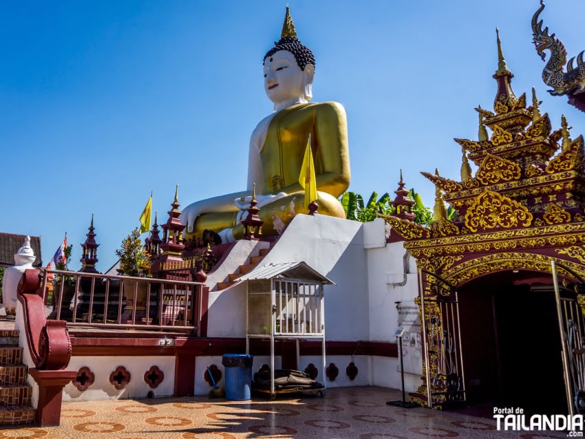 Exterior del Wat Rajamontean de Chiang Mai