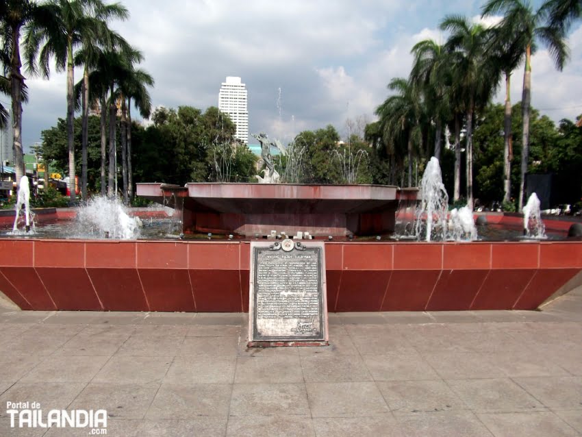 Fuente en la plaza de Manila