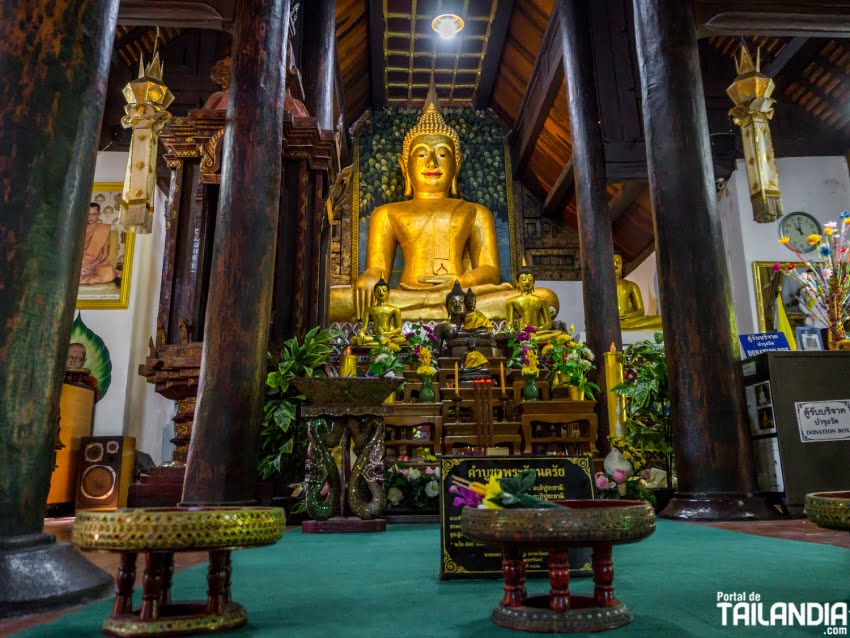 Interior del Wat Umong Mahathera Chan de Chiang Mai