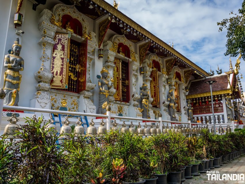 Lateral del templo Wat Upakhut de Chiang Mai