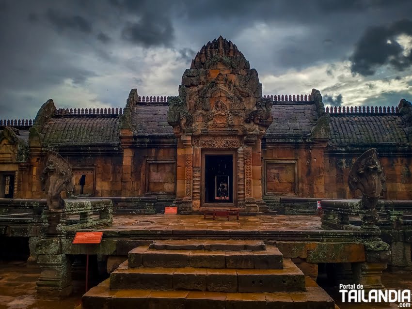 Lloviendo en Phanom Rung de Buriram