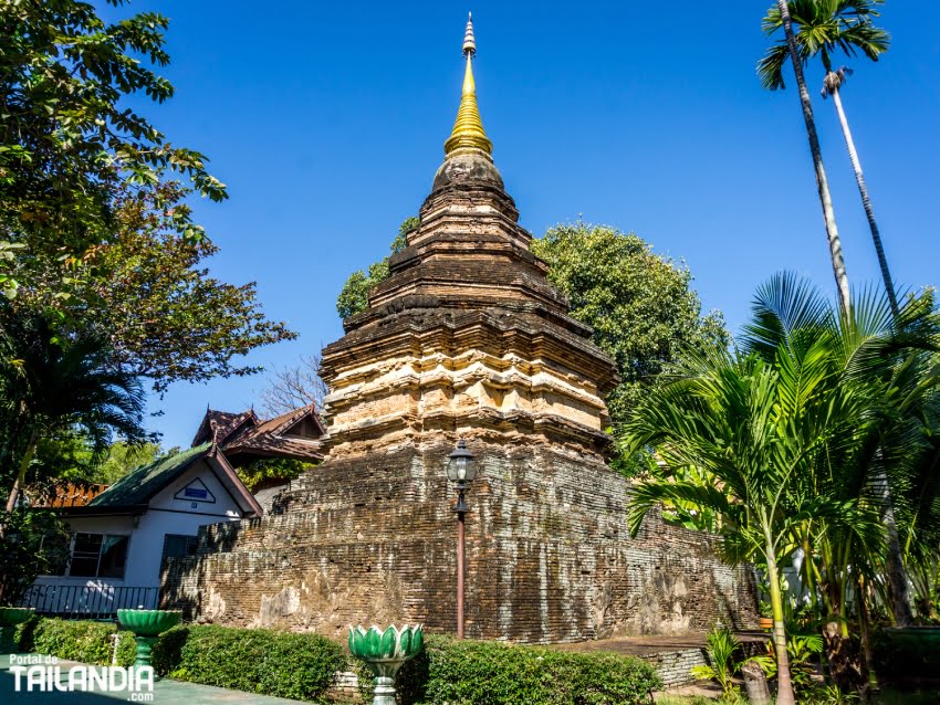 Pagoda en templo de Chiang Mai