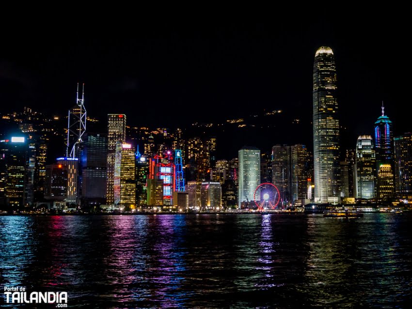 Paisaje urbano nocturno de Hong Kong