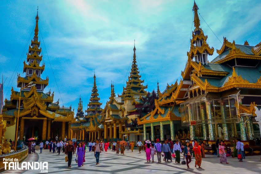 Paseando por la a Pagoda Shwedagon