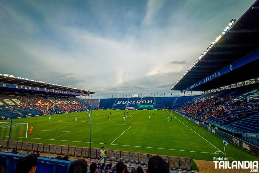 Viendo el partido del Buriram United