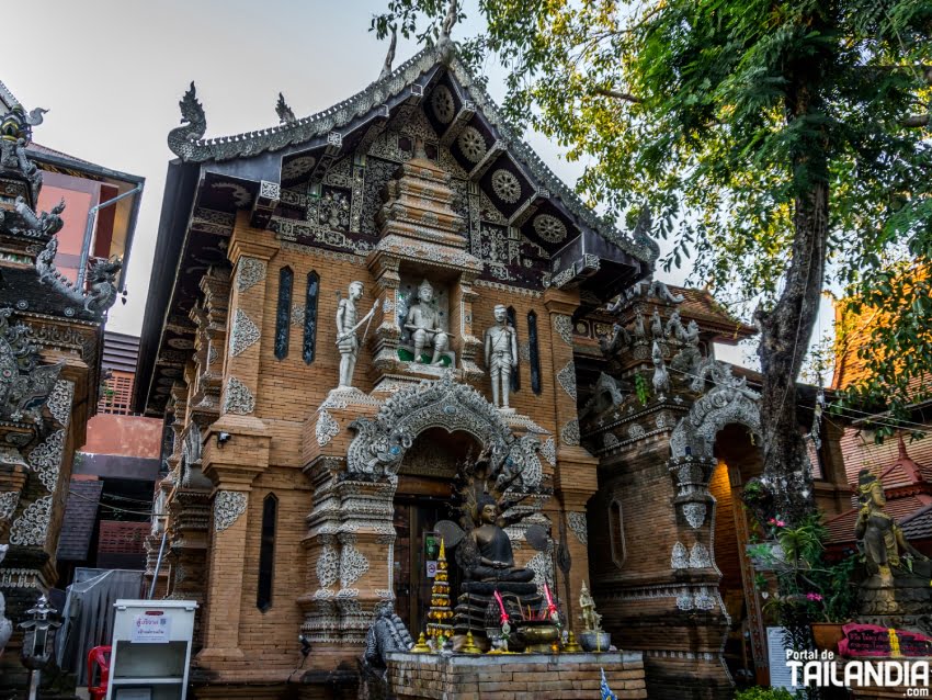 Visitando el Wat Lok Moli en Chiang Mai