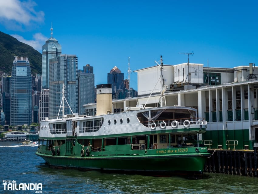 Cruzar la bahía de Hong Kong en ferry