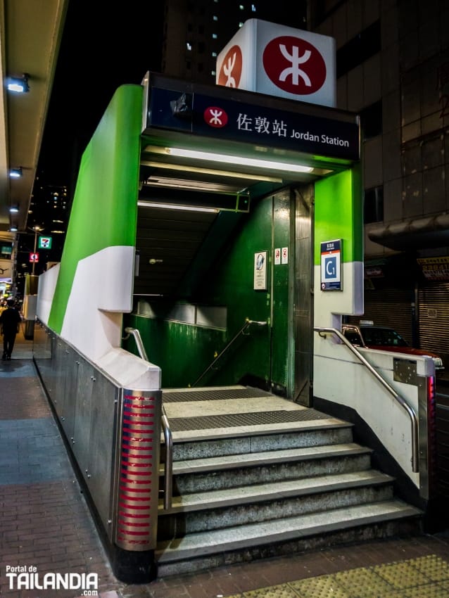 Entrada al metro de la ciudad