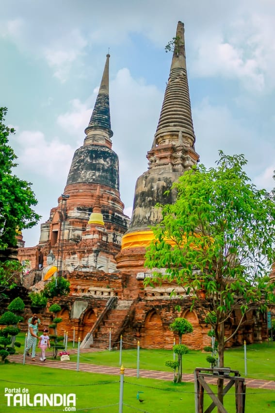 Pagodas del templo Wat Yai Chai Mongkol de Ayutthaya