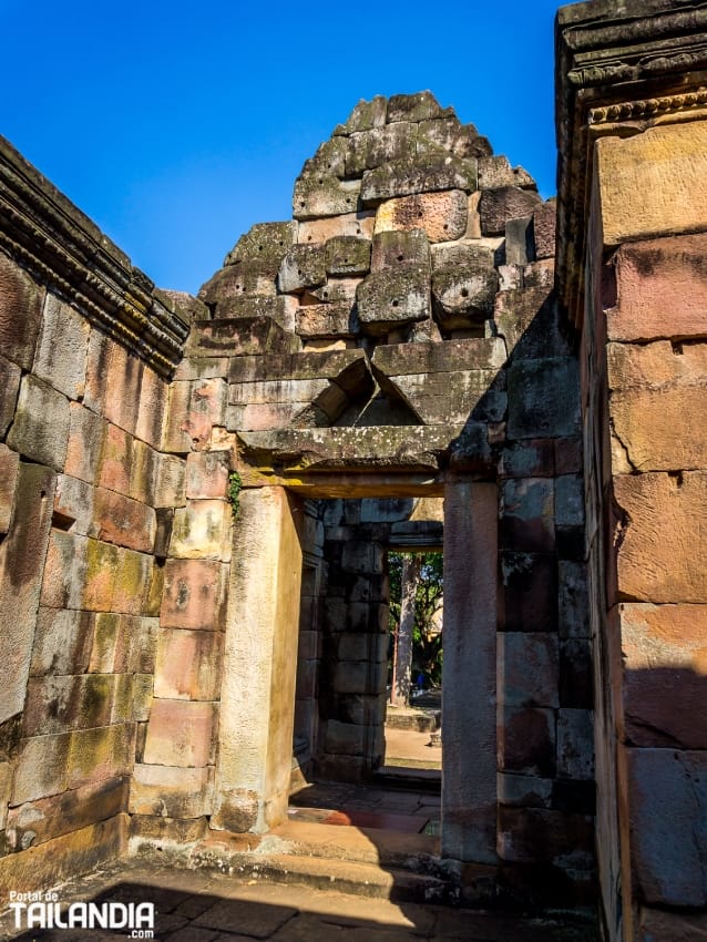 Recorriendo el Prasat Muang Tam en Buriram