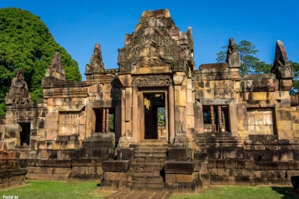 Ruinas históricas de Prasat Muang Tam en Buriram Ruinas históricas de Prasat Muang Tam en Buriram