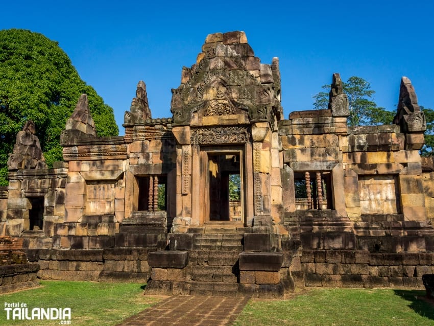 Ruinas históricas de Prasat Muang Tam en Buriram