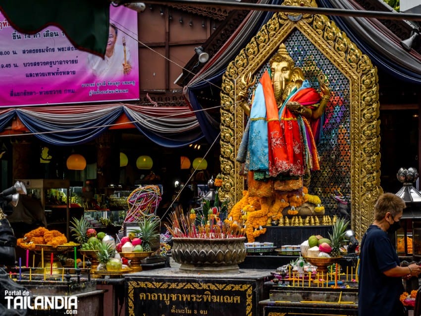 Visitando el santuario de Huai Kwang en Bangkok