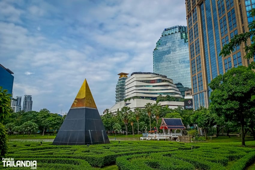 Benchasiri Park en Bangkok, un pulmón de aire fersco Benchasiri Park de Bangkok