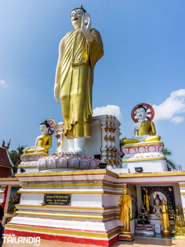 Buda del templo de Doi Kham