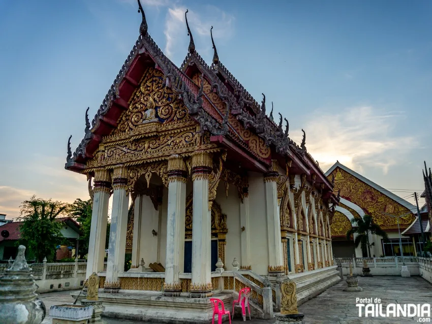Explorando Wat Klang Prakhon Chai en Buriram