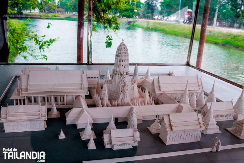 Maqueta del templo Wat Phra Ram de Ayutthaya