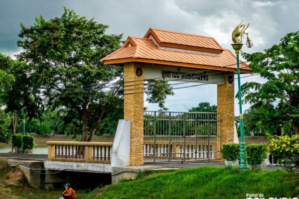 Parque del Lago Ra Sae San en Buriram Parque del Lago Ra Sae San en Buriram
