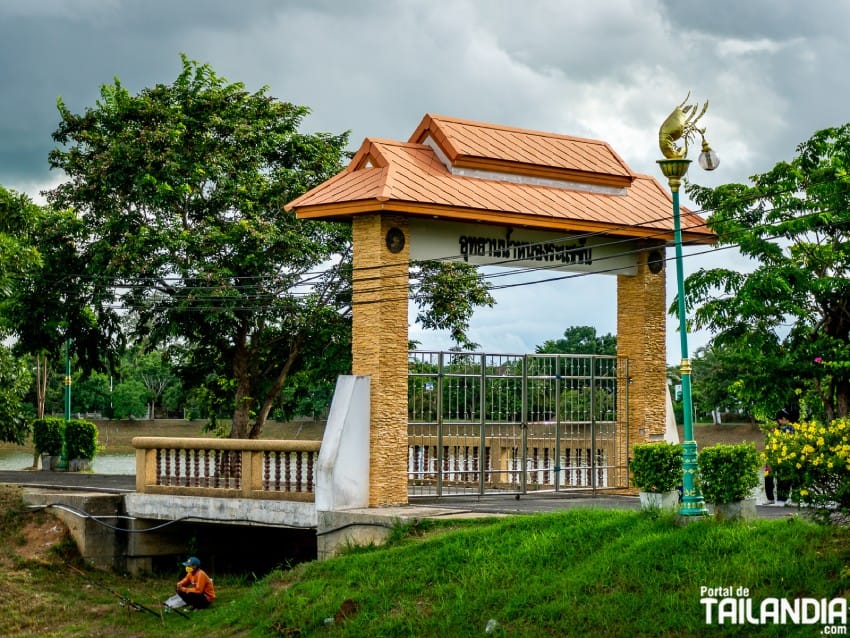 Parque del Lago Ra Sae San en Buriram