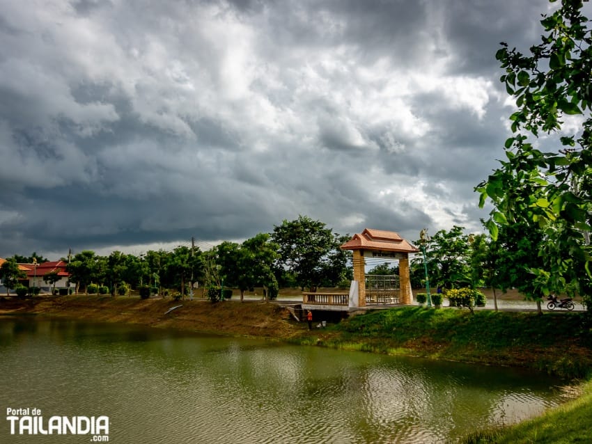 Visitando el lago Ra Sae San en Buriram