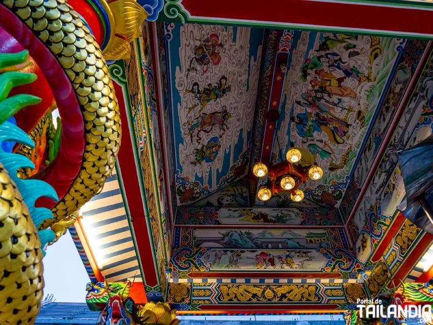 Visitando el santuario Lak Muang de Prakhon Chai en Buriram