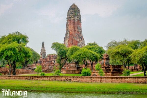 Wat Phra Ram, un conocido templo histórico de Ayutthaya Wat Phra Ram, un conocido templo histórico de Ayutthaya