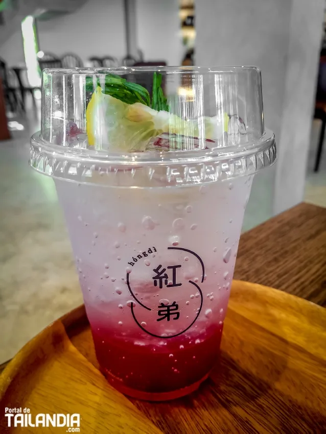 Bebida helada en Hong Di Coffee de Bangkok