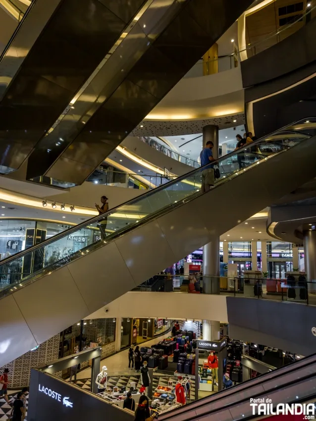Escaleras centro comercial Maya Chiang Mai