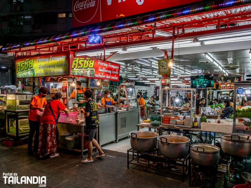 Mercado nocturno de Huay Kwang en Bangkok