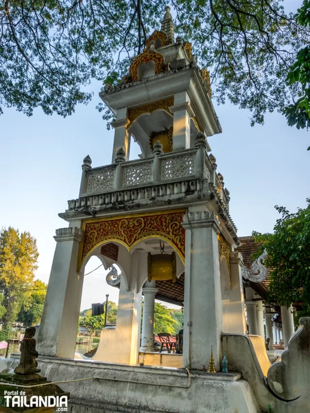 Torre Wat Chai Mongkhon en Chiang Mai