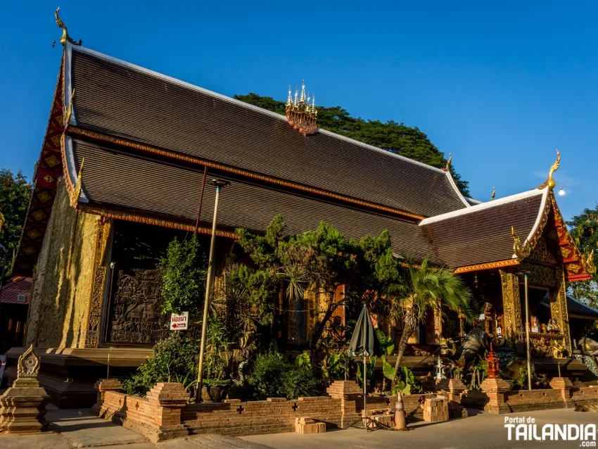 Visitando Templo Wat Chai Mongkhon