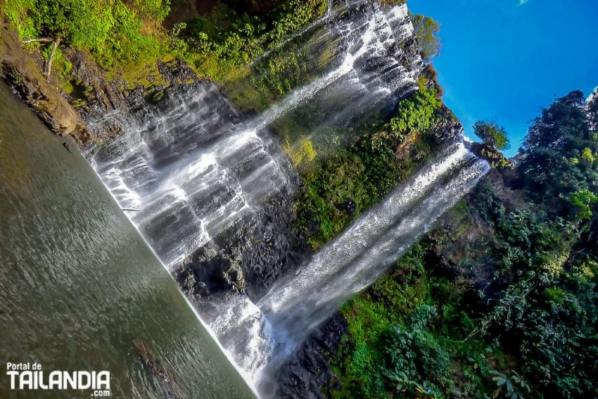 Cascada Tad Gneuang en el sur de Laos