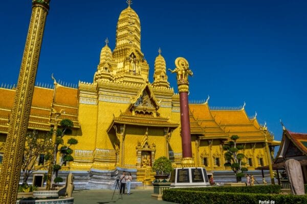 Gran Salón Templo de Vajradhamma, en Ancient Siam Gran Salón Templo de Vajradhamma, en Ancient Siam