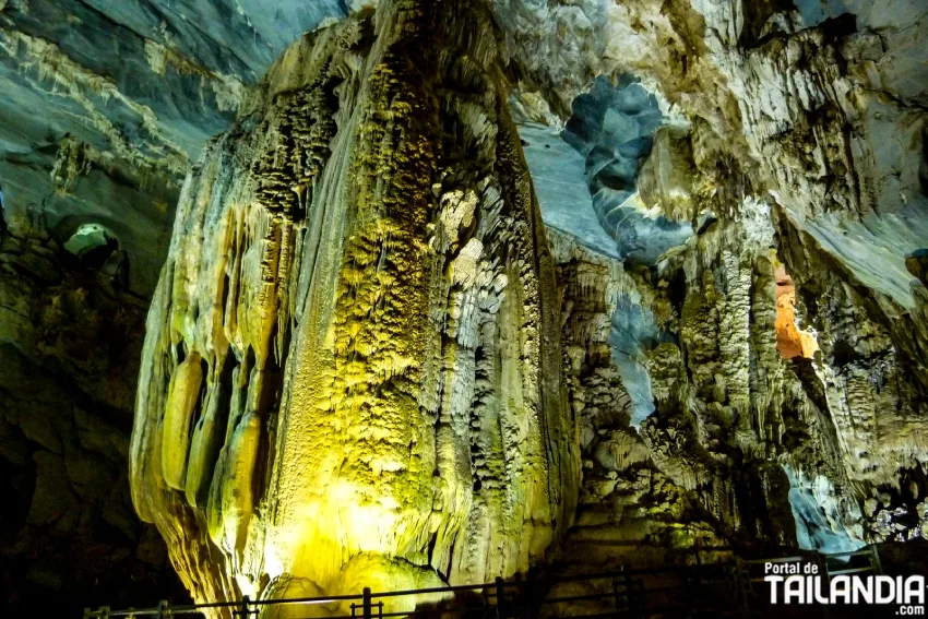Interior de las cuevas Phong Nha de Vietnam