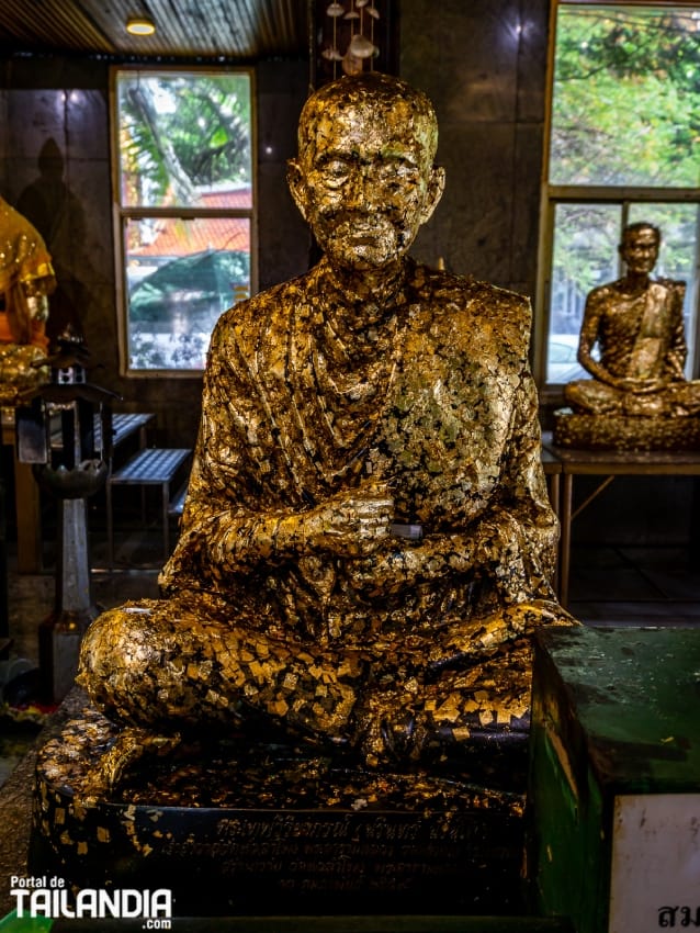 Buda en un santuario de Bangkok