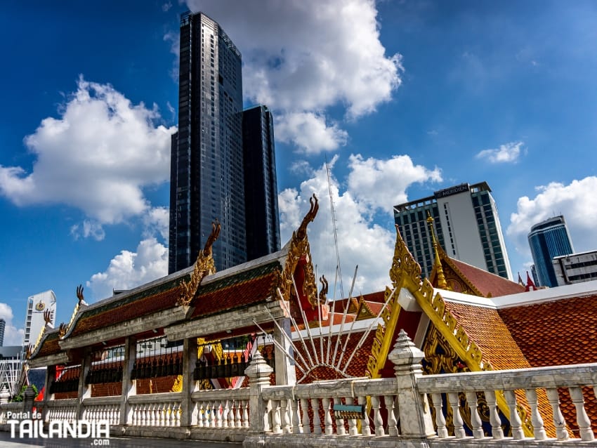 Plataforma elevada del Templo Wat Hua Lampong
