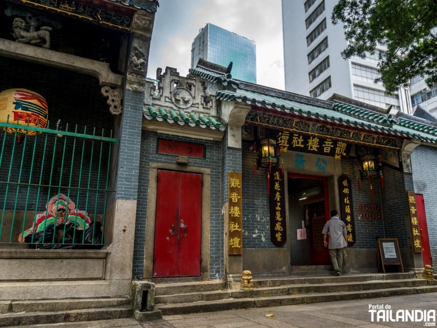 Acceso al templo Tin Hau de Yaumatei en Hong Kong