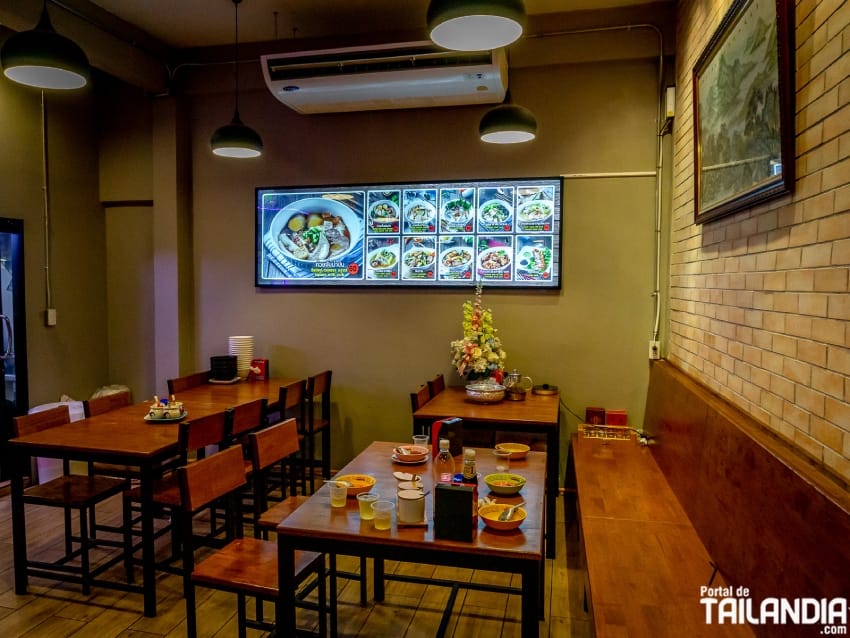 Comedor del restaurante Kuay Jab de Bangkok